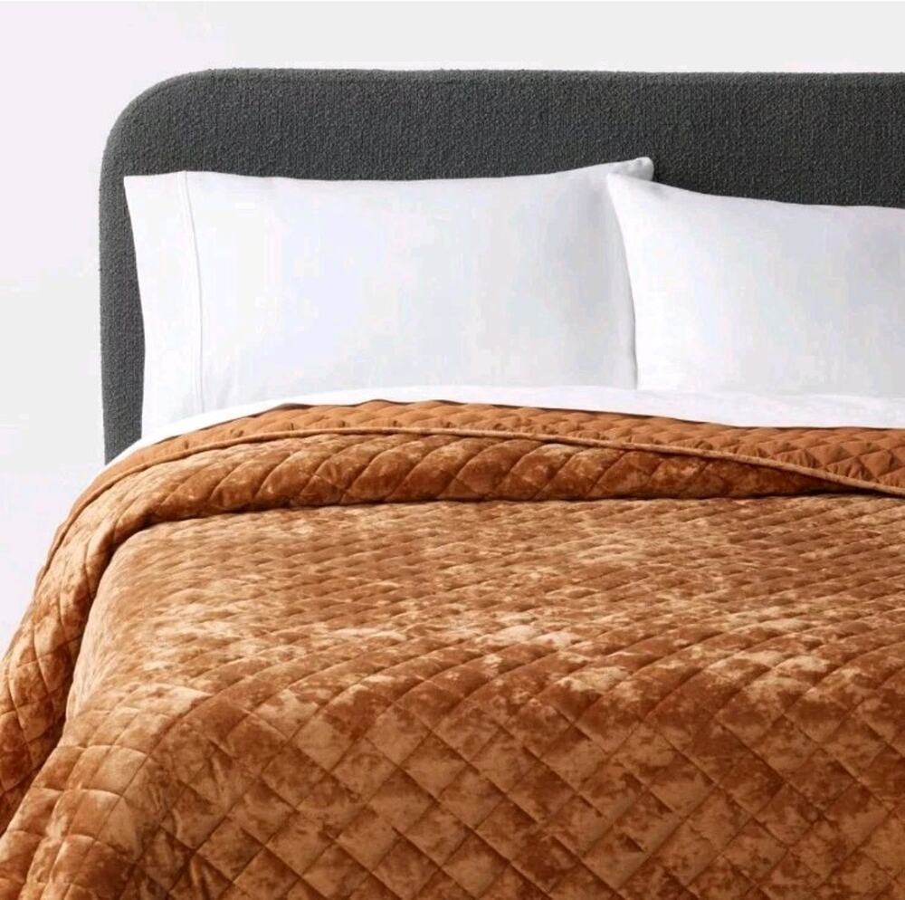 Full/Queen Luxe Diamond Stitch Velvet Quilt Camel Threshold + Pillowcases